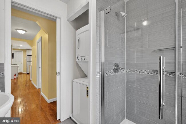 Building Photo - 1400 S Chadwick St