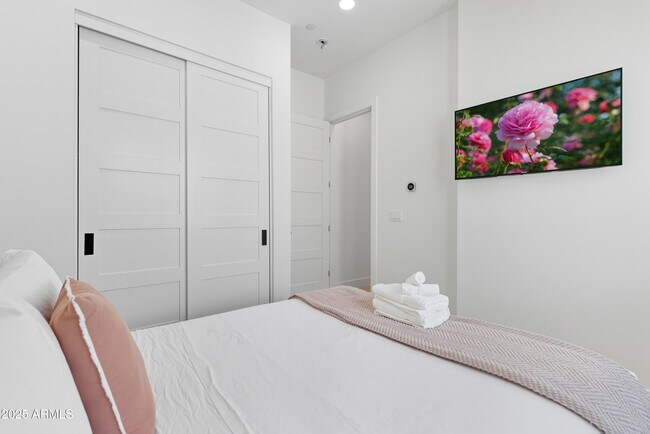 Building Photo - 1501 N Miller Rd