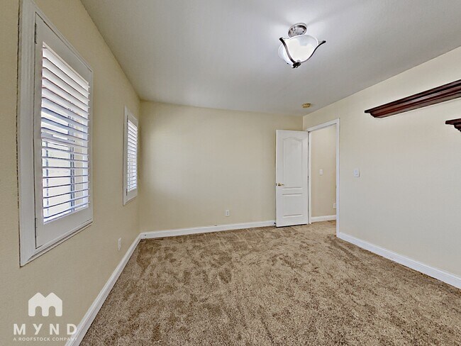 Building Photo - 599 Wealdston Ct