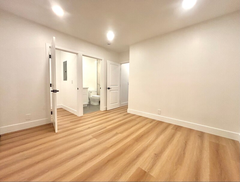 Building Photo - 854 Orange Ave