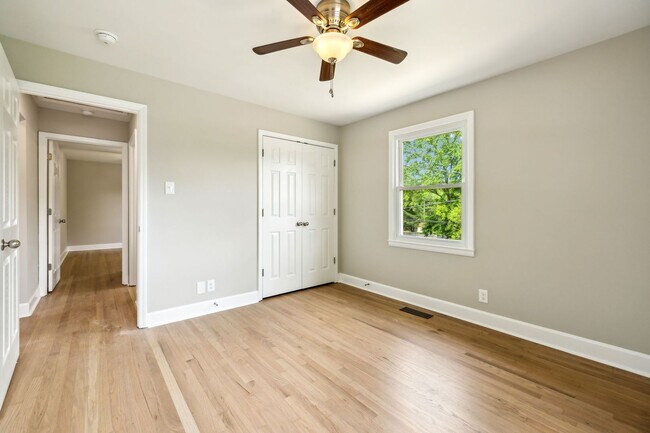 Building Photo - Sango Beauty With Finished Basement!
