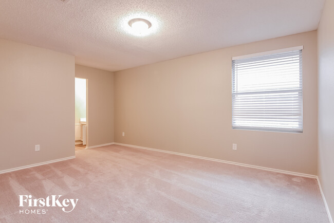 Building Photo - 634 Silvertop Rd