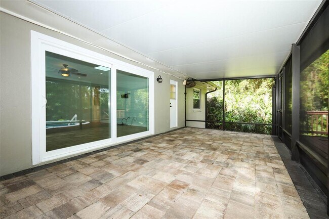 Building Photo - 411 Valencia Cir