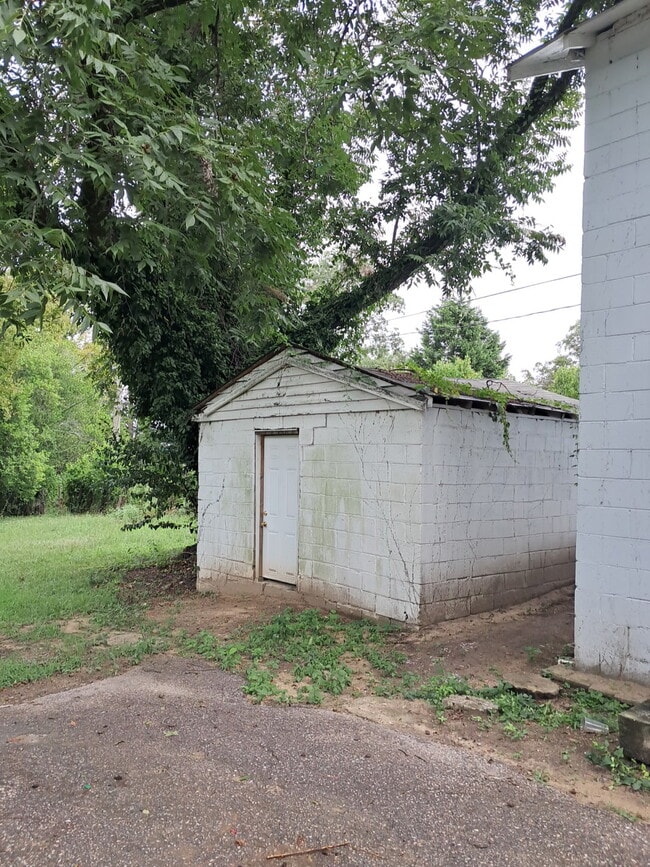Building Photo - 4908 Eau Claire St