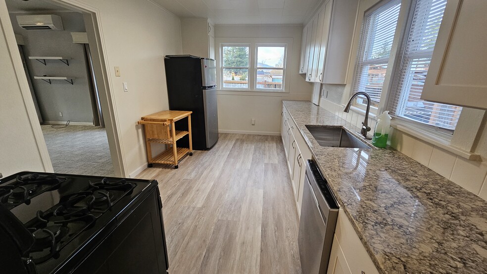 Building Photo - 1105 Curtis St