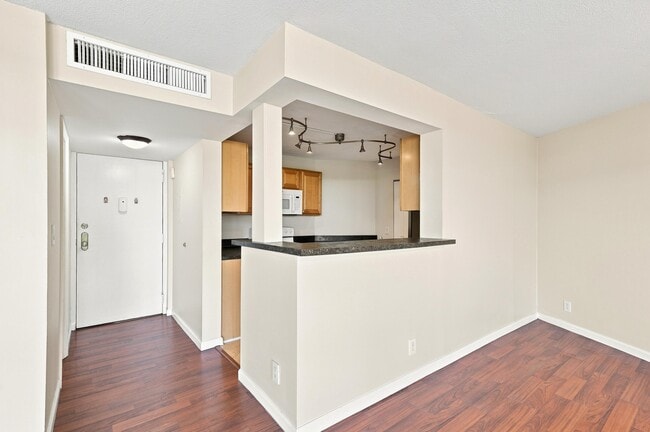 Building Photo - 1301 River Reach Dr