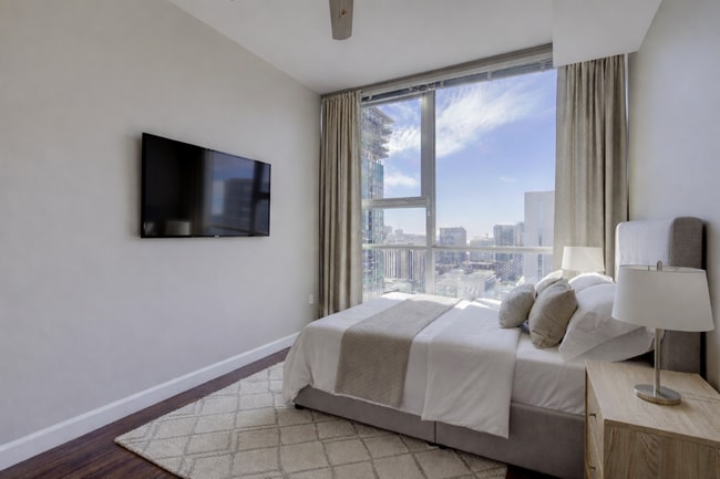 Building Photo - 300 W Beech St