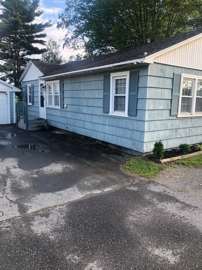 852 Stillwater Ave 852 Stillwater Ave Old Town ME 04468 Apartment