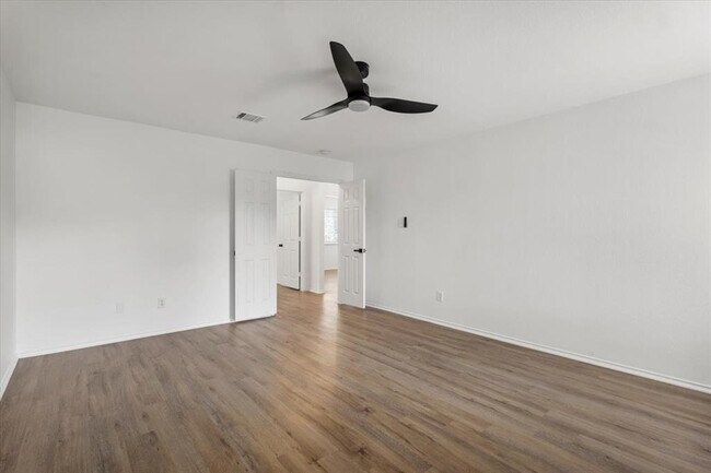 Building Photo - 2219 Ada Ln