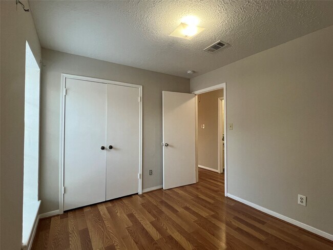 Building Photo - 11507 Meadow Ln