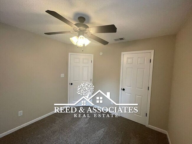 Building Photo - Corner Lot Located in Cordova