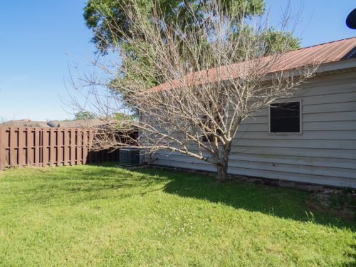 Building Photo - 617 E School St