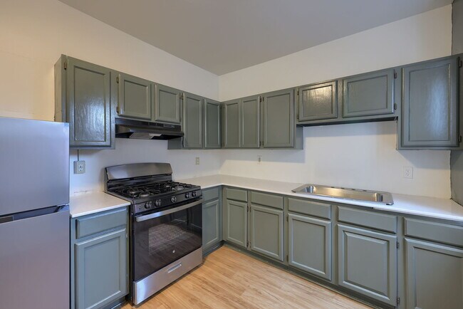 Building Photo - 227 S Ann St