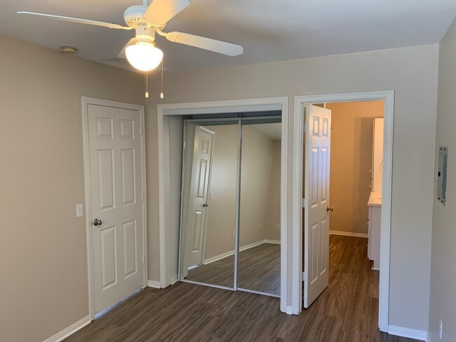 Building Photo - One Bedroom Cottage