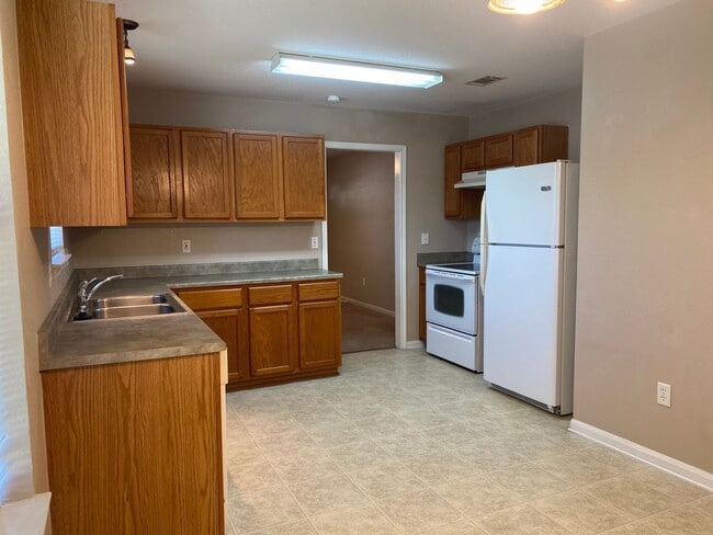 Building Photo - 3 BEDROOM CLOSE TO UMHB