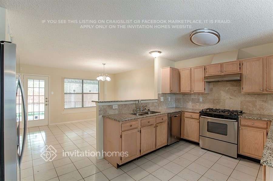 Building Photo - 1417 Creekview Dr