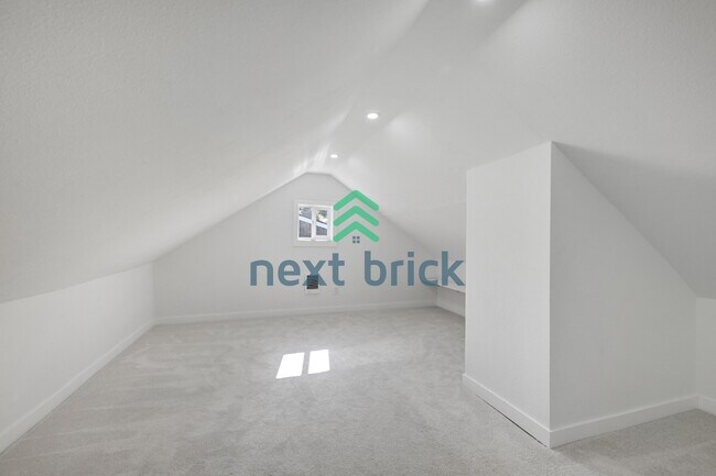Building Photo - 215 S 107th St
