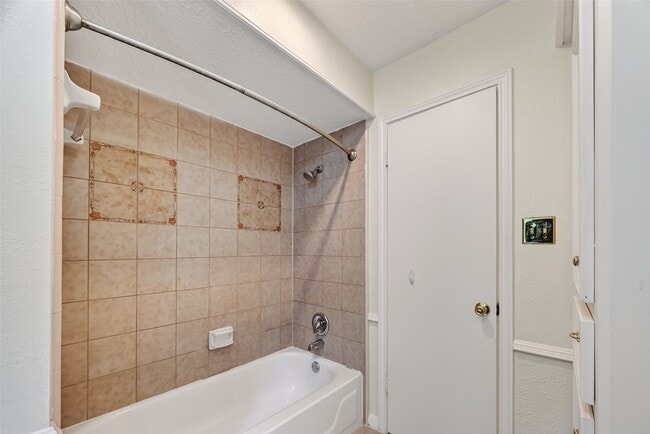 Building Photo - 13618 Jessica Ln