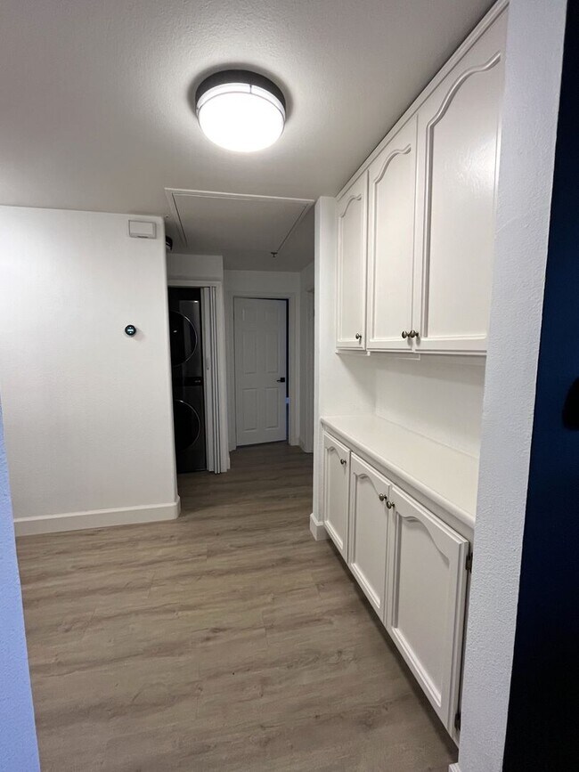 Building Photo - Resort style living - 2 Bd/2Ba 1,112 SqFt Condo