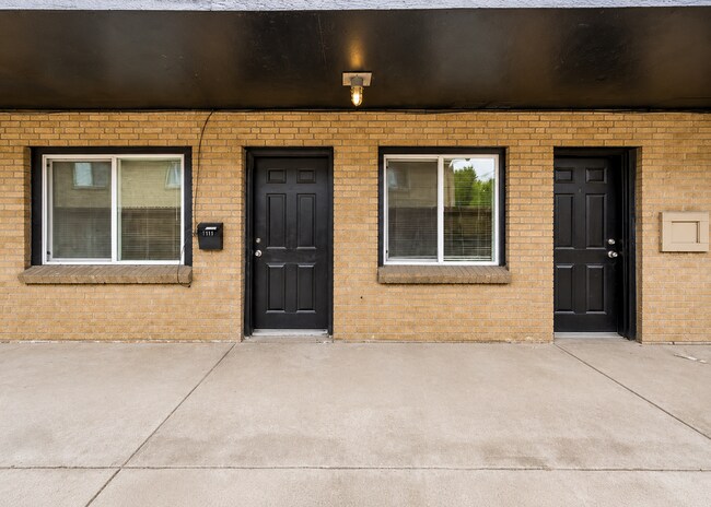 Building Photo - Renovated 2 Bed Near Ruby Hill Park | Pet Friendly | Off-Street Parking | W/D Hookups