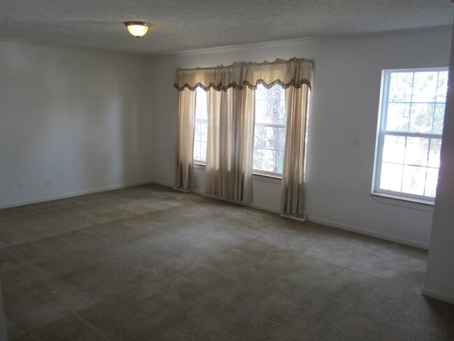 Building Photo - 806-808 Garfield Avenue