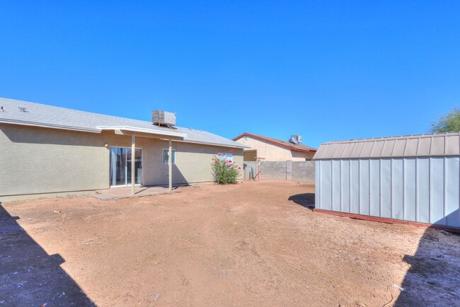 Building Photo - 3 Bedroom House with large yard Arizona City