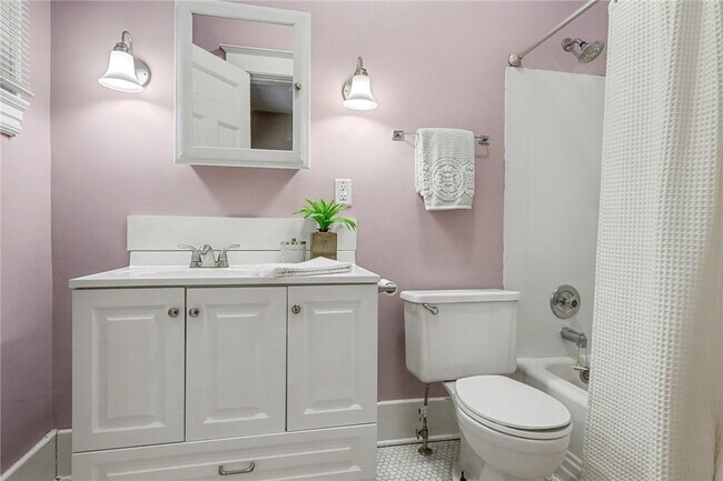 Building Photo - 30 Shepard St