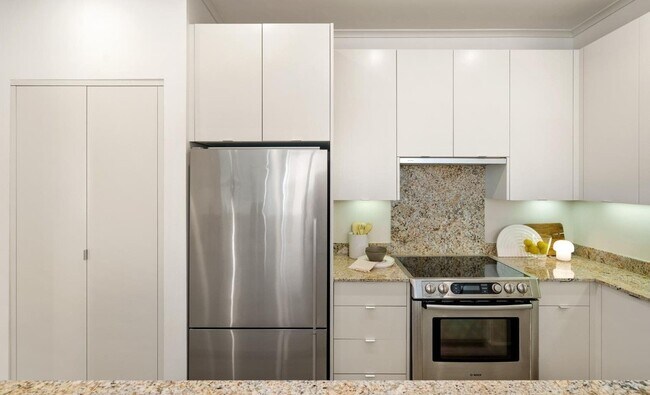 Building Photo - 600 St Albans Dr