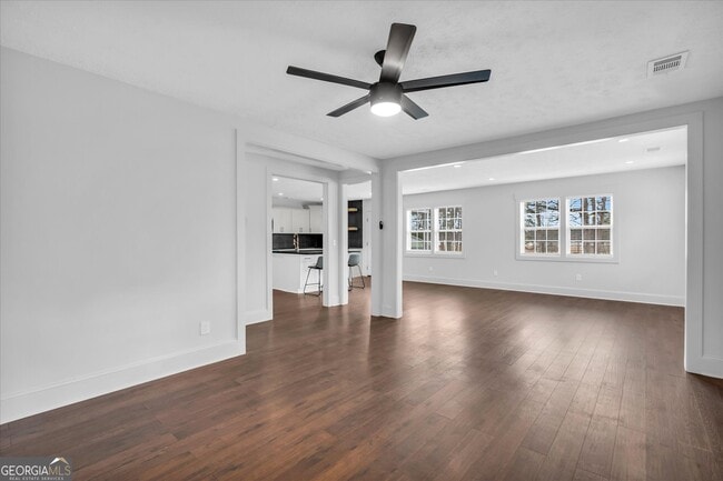 Building Photo - 713 N Lakeshore Dr