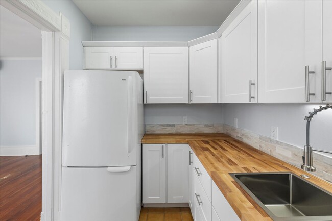 Building Photo - 532 Fleming St