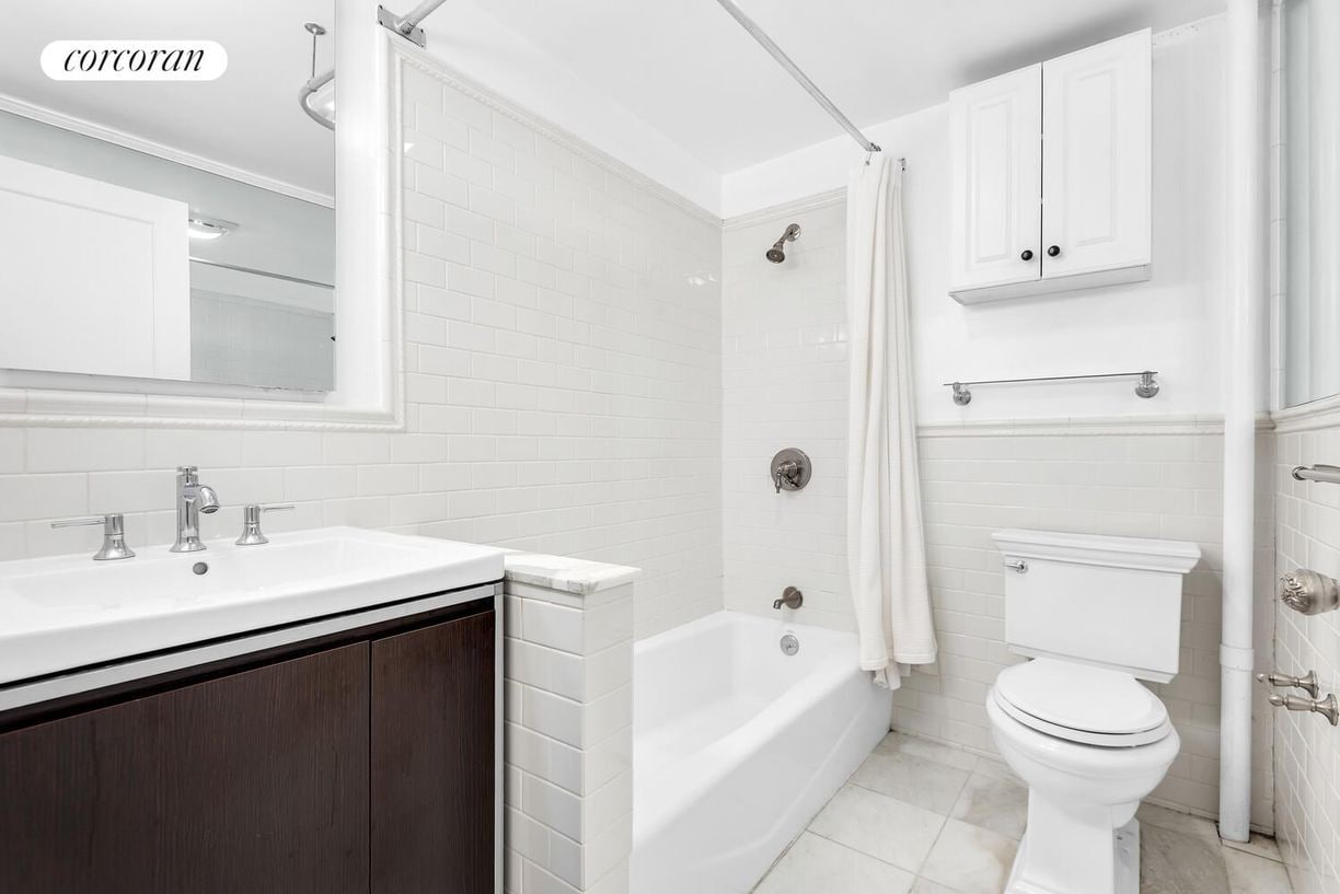 Building Photo - 22 W 90th St