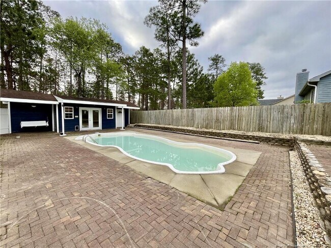 Building Photo - 623 Daharan Dr