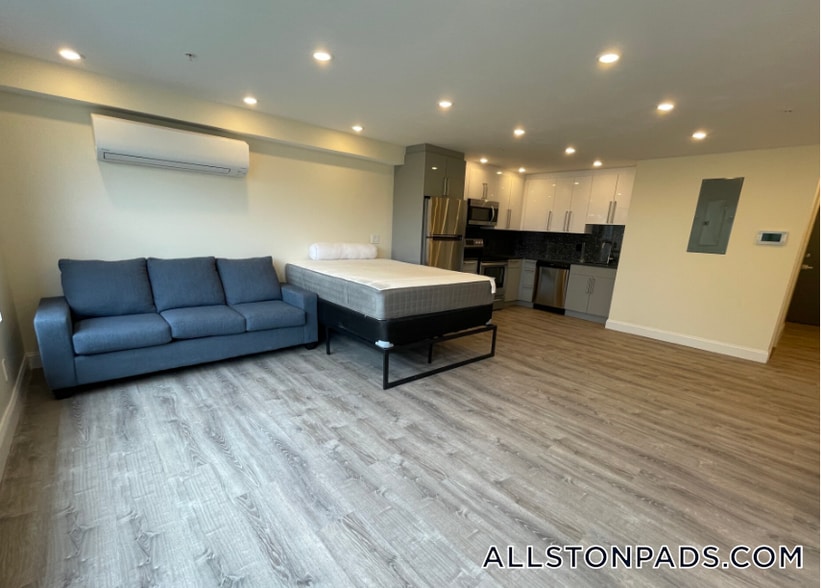 Building Photo - 1028 Commonwealth Ave