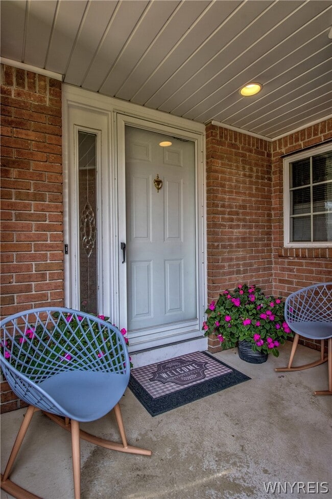 Building Photo - 6 St Charles Ct