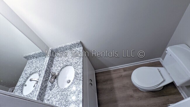 Building Photo - Just remodeled - 2 Bed/1.5Ba