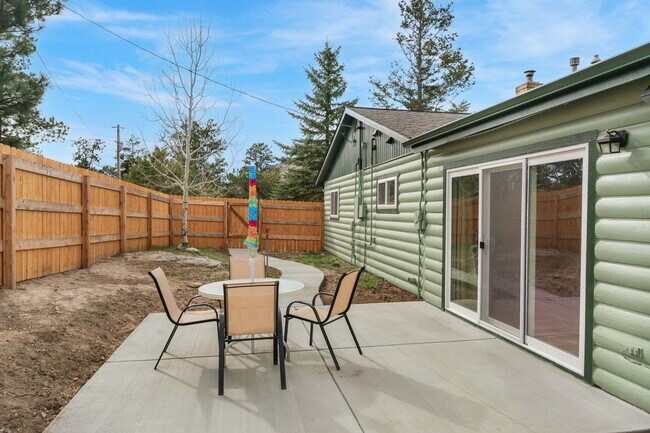 Building Photo - 15632 S Ray Dr