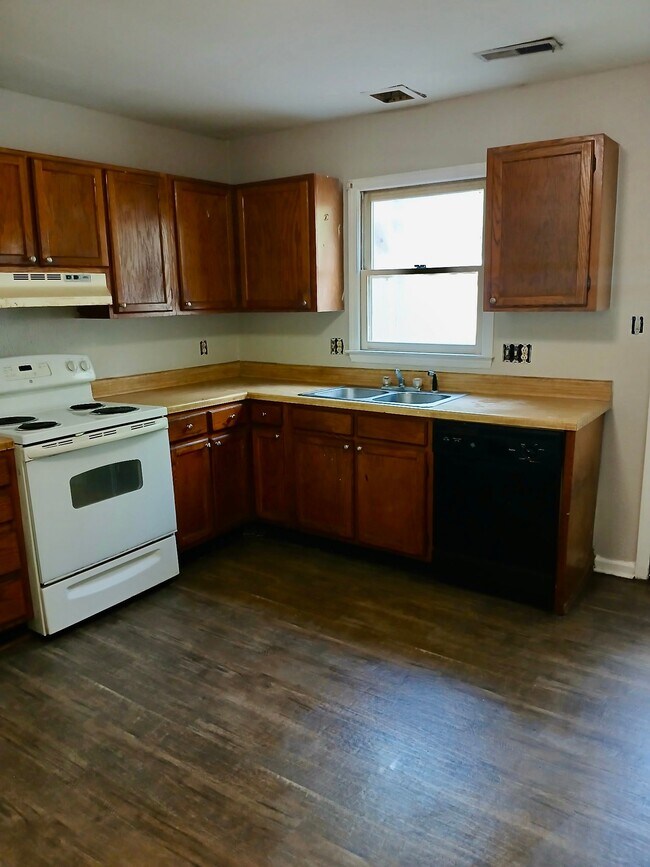Building Photo - 1111 Keswick Pl