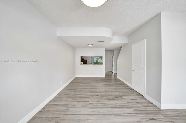 Building Photo - 16607 Hemingway Dr