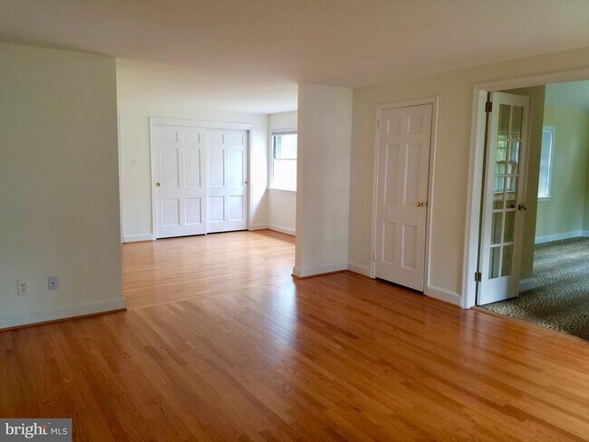 Building Photo - 128 Avon Rd