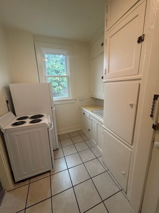 Building Photo - 1329 E 11th Ave