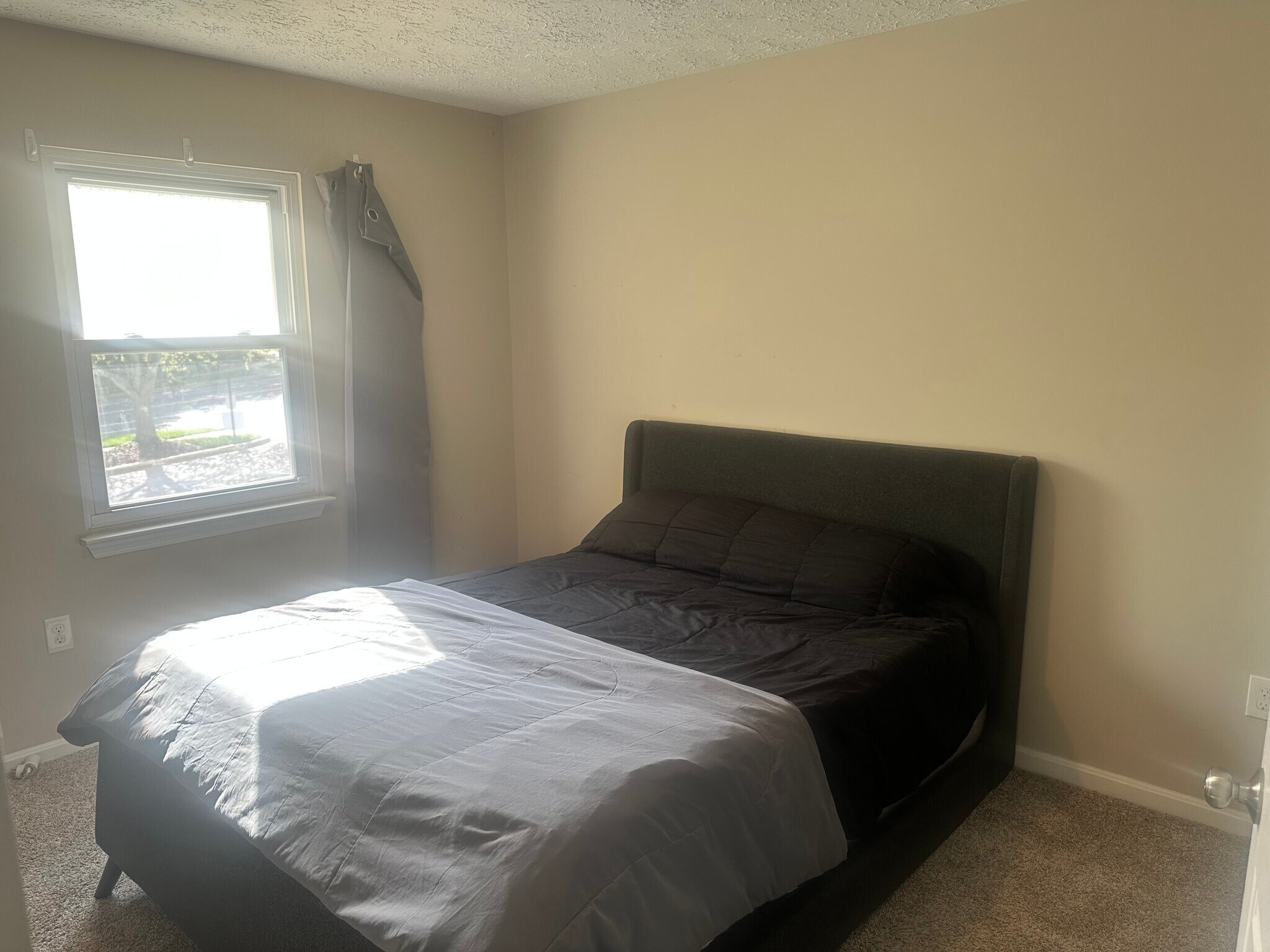 Building Photo - 8523 Grandhaven Ave