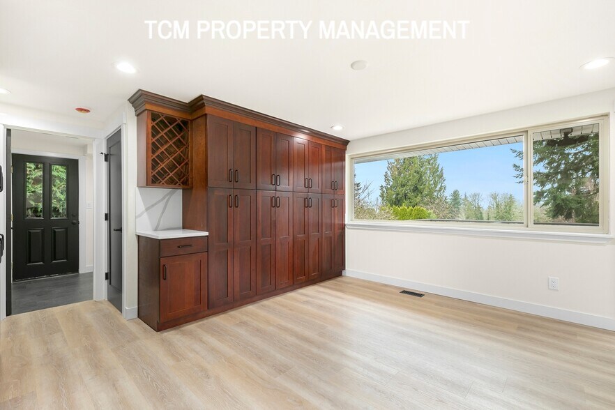 Building Photo - 1121 E Guiberson St