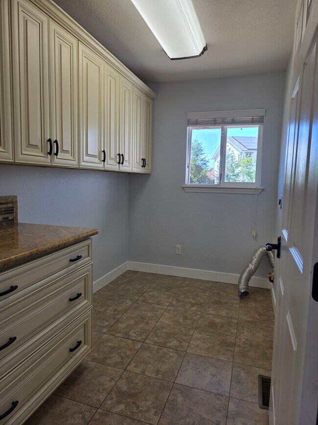 Building Photo - 780 W Cotati Ave