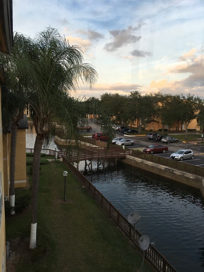 Building Photo - Venetian Place - 1736