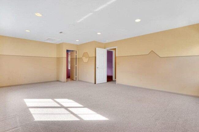 Building Photo - 3043 Hartridge Ter