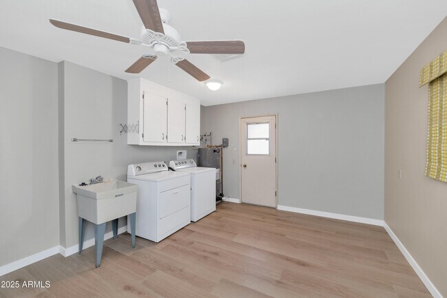Building Photo - 17227 N Country Club Dr