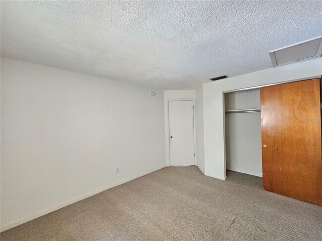 Building Photo - 209 Northwest Jefferson Cir N