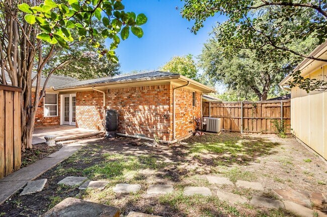 Building Photo - 7475 Brentcove Cir