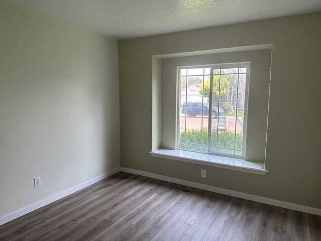 Building Photo - 3412 Manchester Dr