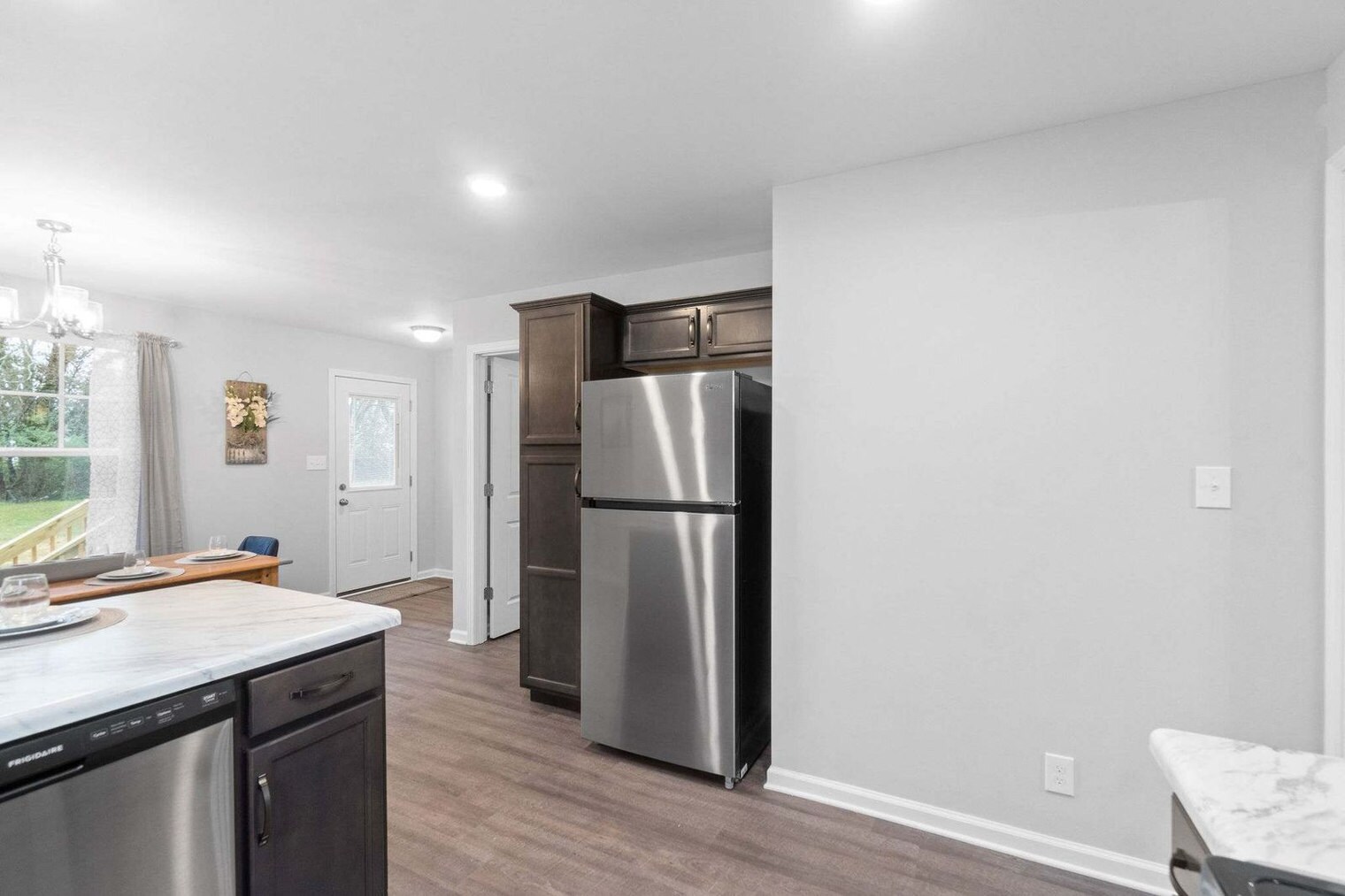 Building Photo - 863 Central Ave